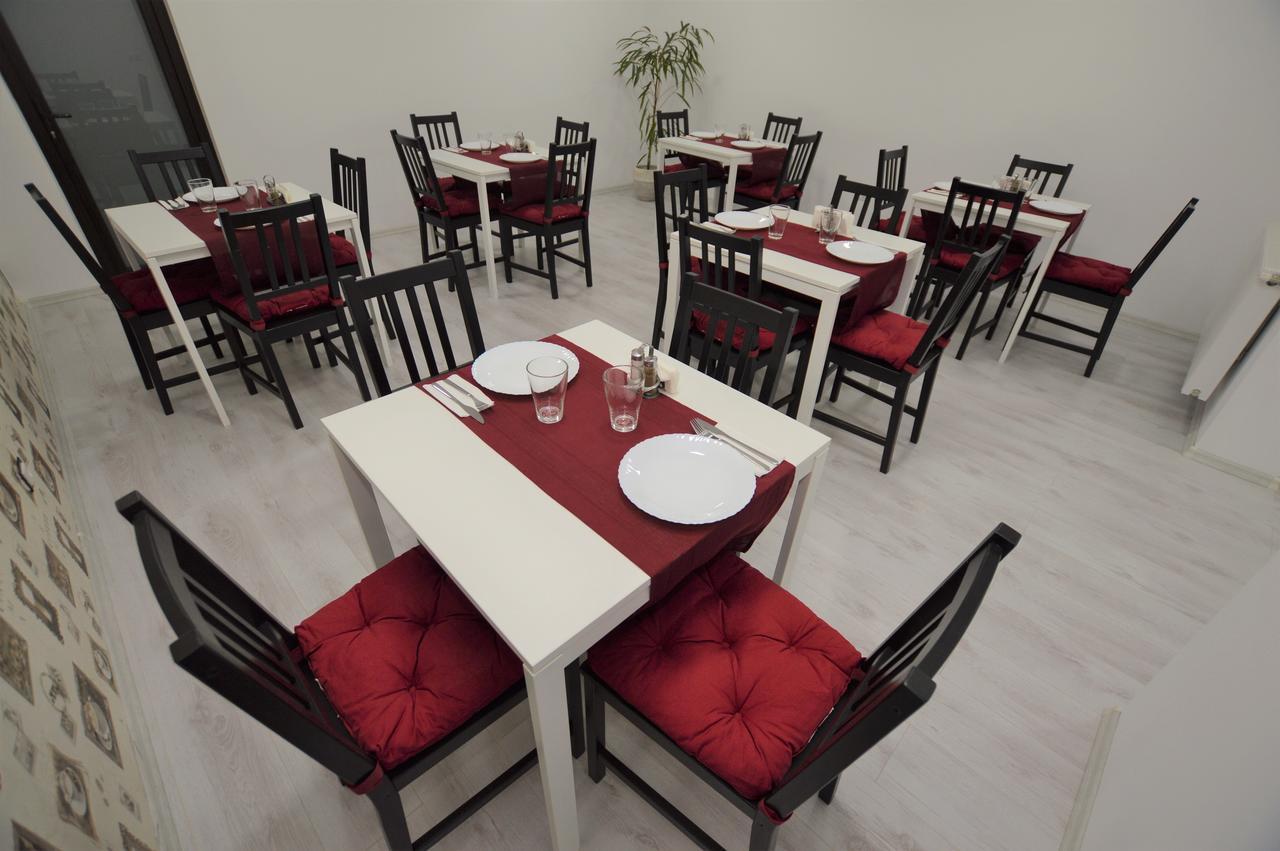 Riana Hotel Adjud ภายนอก รูปภาพ