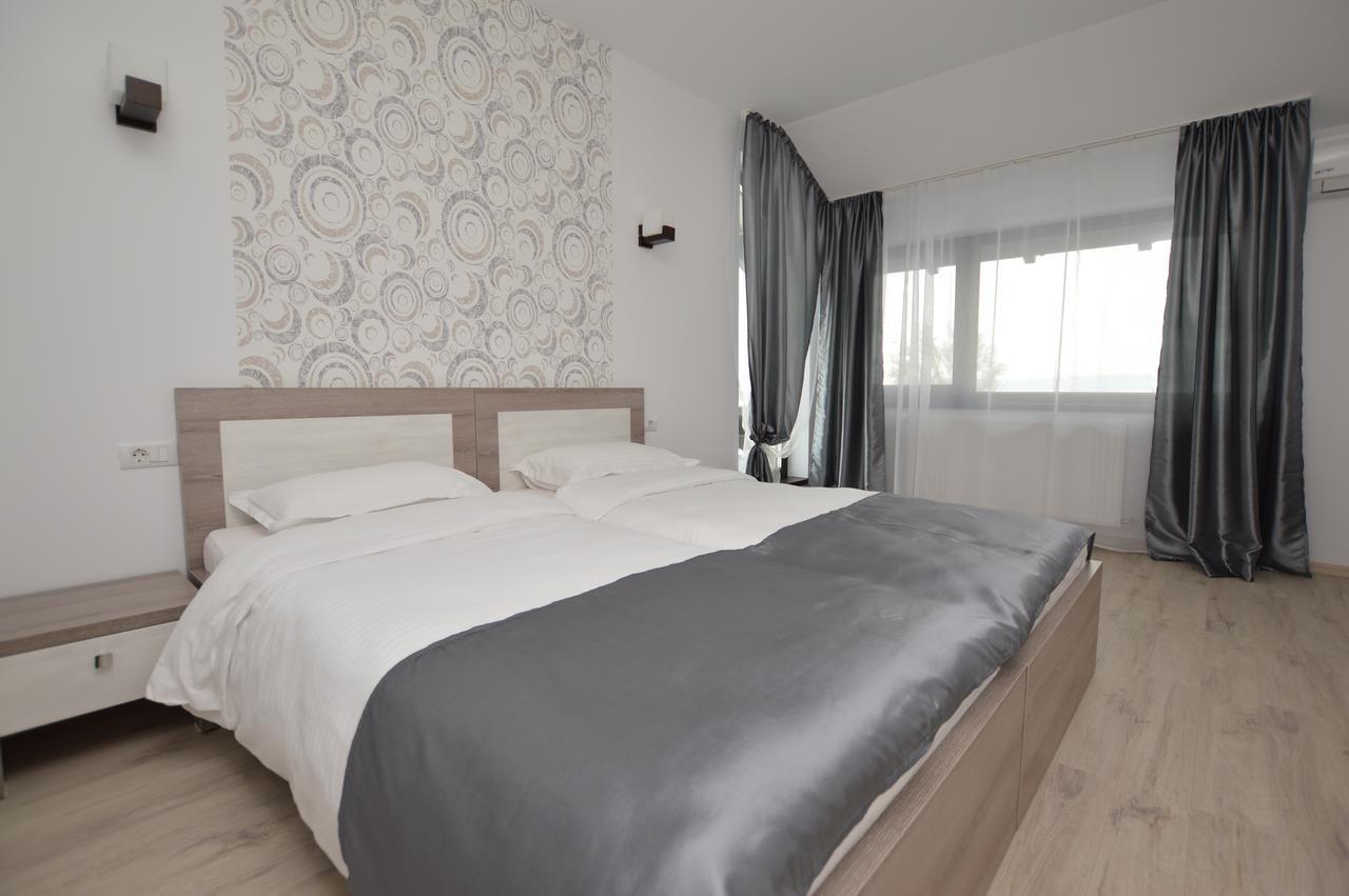 Riana Hotel Adjud ภายนอก รูปภาพ